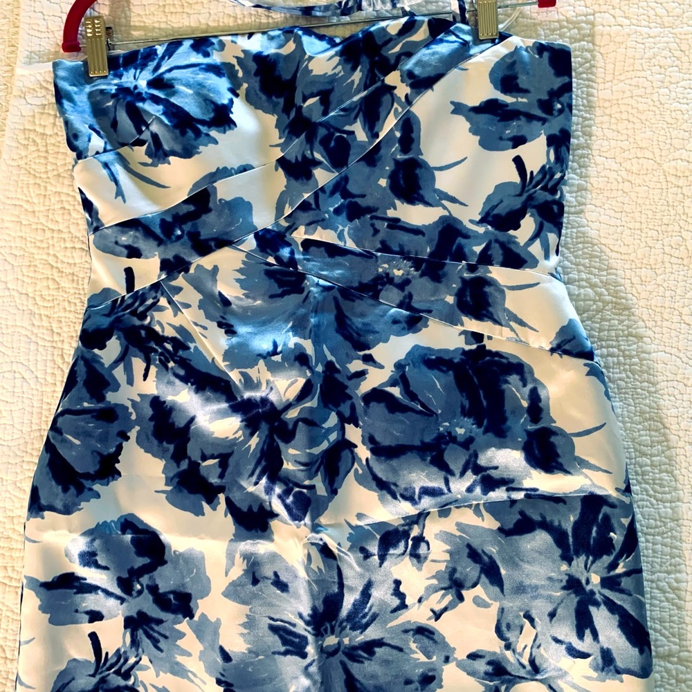 Summer dress Strapless -or use the detachable strap that comes with it. Sz 10
